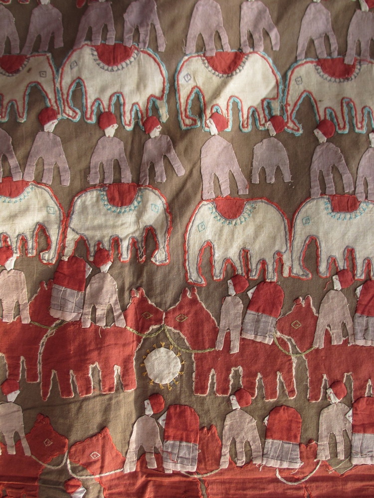インド 墓地の壁飾り 木綿にアップリケ 人間と象と馬 20世紀初期-