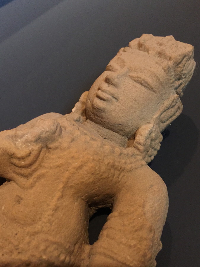格安大人気10～12世紀　チャンデラ様式　菩薩像？ 優しい顔 仏像
